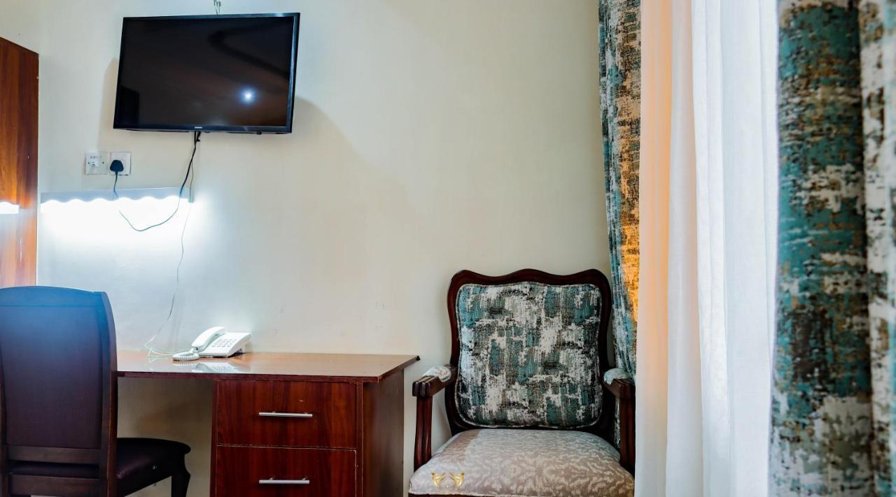Millsview Hotels In 基苏木 外观 照片